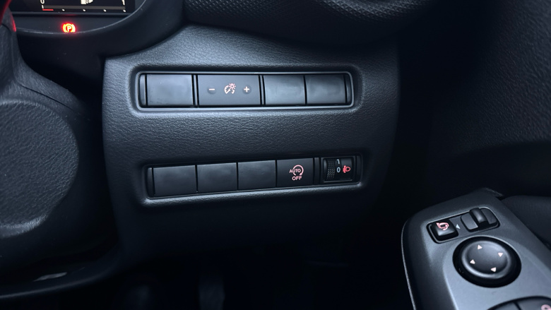 Nissan Juke 1.0 DiG-T N-Connecta 5dr Petrol Hatchback